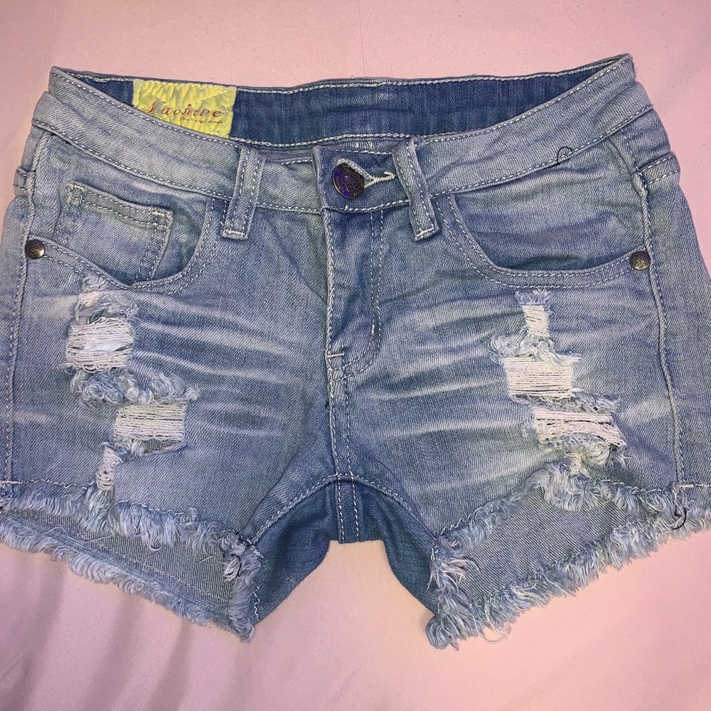Cute distress shorts ‼️